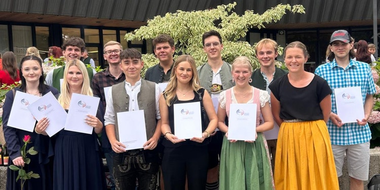 Gruppenbild Azubi Zeugnisvergabe 2026