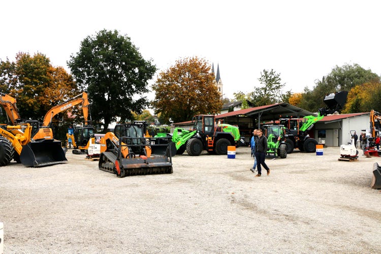 Baumaschinen bei der EDER Kirchweih Ausstellung in Tuntenhausen 2026