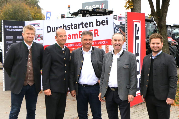 Bild mit Hubert Aiwanger, Peter Eder, Gregor Ries und Klaus Kuhnert bei der EDER Kirchweih Ausstellung in Tuntenhausen 2026