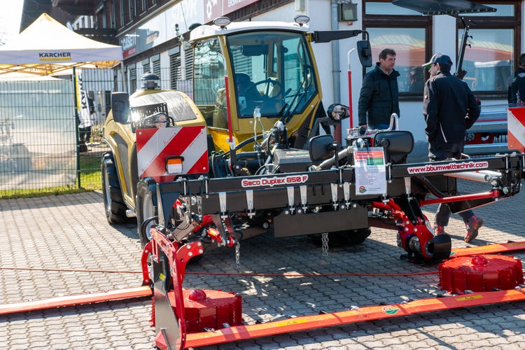 Rigitrac Fahrzeuge mit Anbaugeräte von BBV Umwelttechnik bei der Josefi-Ausstellung 2026 in Tuntenhausen