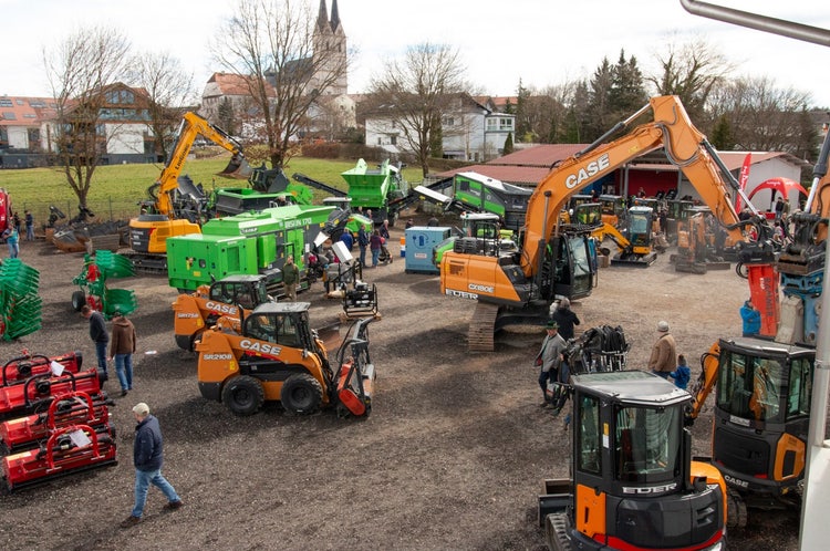 Kettenbagger, Lader, Raupen bei der Josefi-Ausstellung 2025 in Tuntenhausen