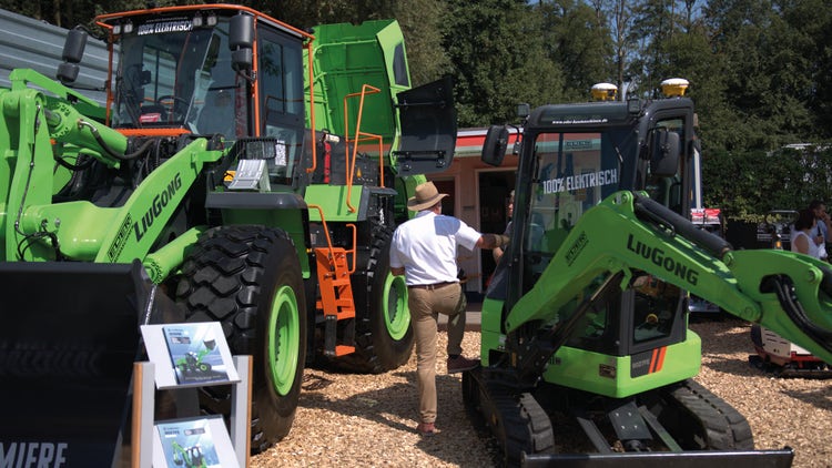 Baumaschienen Stand auf der Karpfhammer Messe