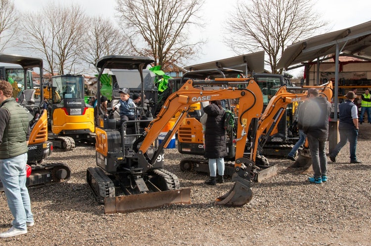 Baggerfreuden bei Groß und Klein bei der Josefi-Ausstellung 2025 in Tuntenhausen
