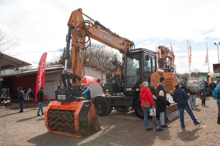 Case Bagger mit Spezialschaufel bei der Josefi-Ausstellung 2025 in Tuntenhausen