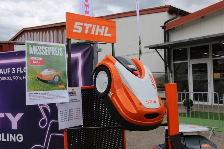 Rasenmäherroboter von Stihl bei der Josefi-Ausstellung 2025 in Tuntenhausen