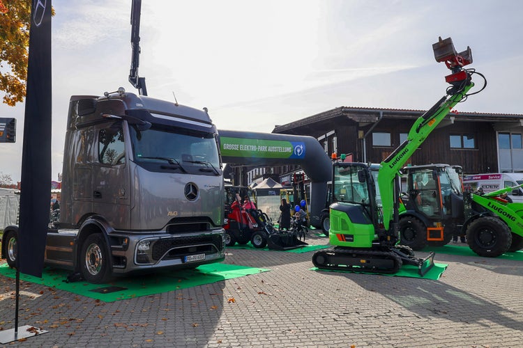Elektropark bei der Kirchweihausstellung 2025 in Tuntenhausen.