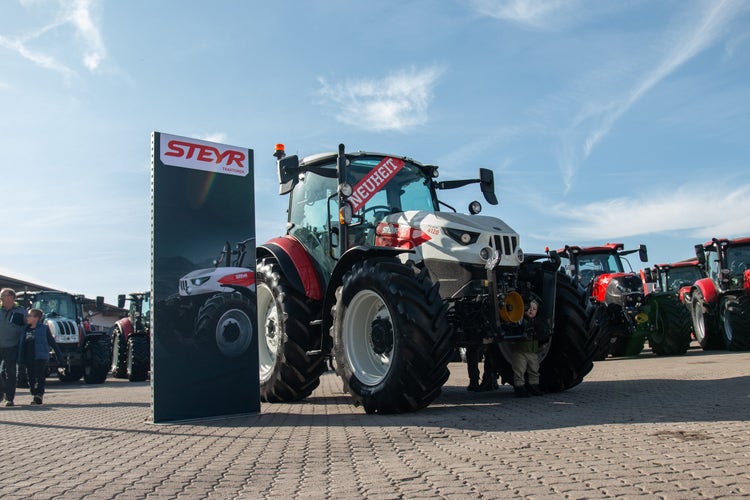 STEYR Traktor Neuheit bei der Kirchweih-Ausstellung