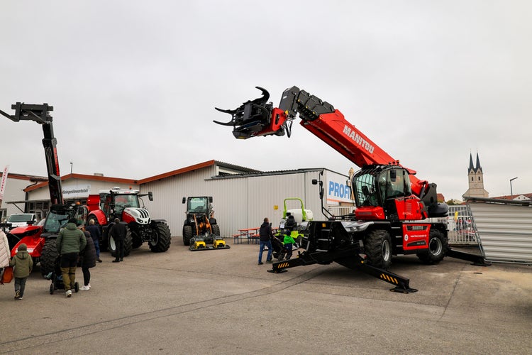 Manitou und Steyr bei der Kirchweihausstellung 2025 in Tuntenhausen.