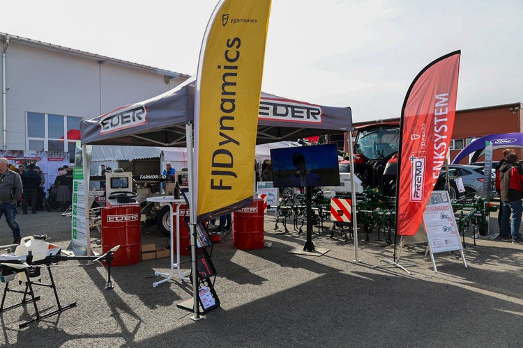 Lenksysteme von FJDynamics und Premo+ bei der Kirchweihausstellung 2025 in Tuntenhausen.