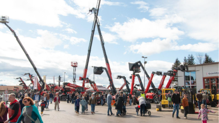 Teleskoplader und Hebebühnen von Manitou und Hyster bei EDER Stapler bei der Ausstellung