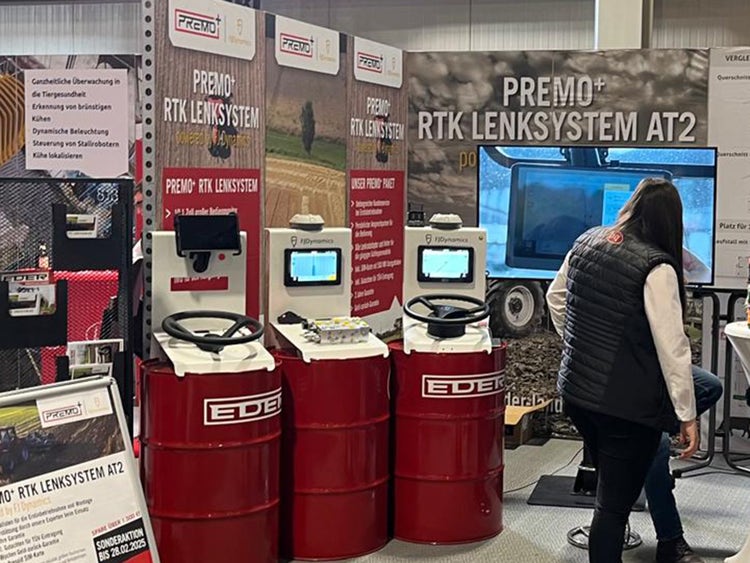 Blick auf den Messestand von EDER Digital Farming mit RTK Lenksystem