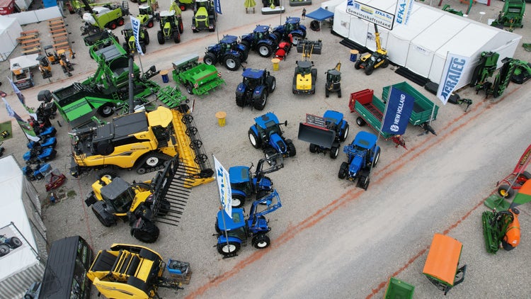 Drohnenaufnahme des Messestands von Agratec Salching bei der Rottalschau 2025