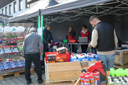 Teilemarkt bei der Kirchweih Ausstellung in Tuntenhausen